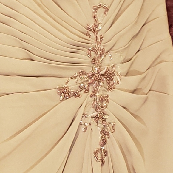 💞💞 Beautiful Formal Gown 💞💞 - Picture 4 of 7